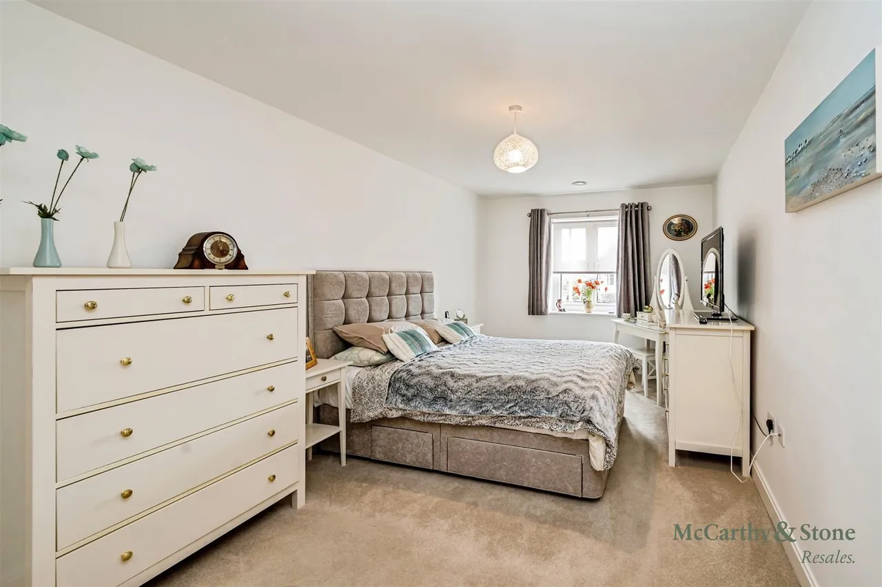 2 bed flat for sale, Beaumont Way, Hazlemere, HP15
