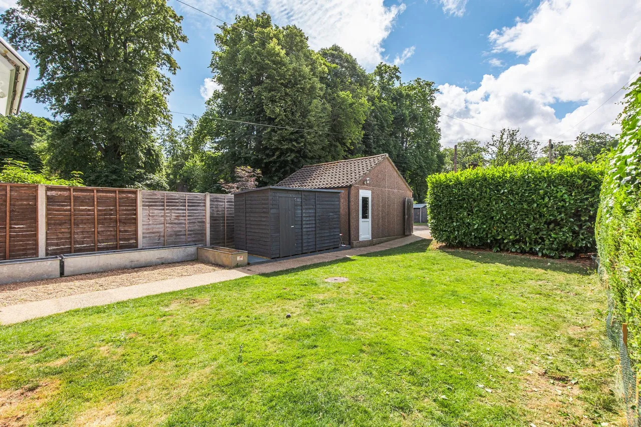 Beautifully Presented Three-Bedroom H, photo 13