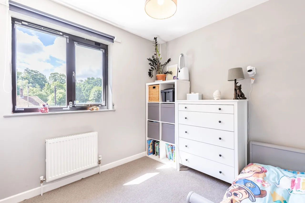Beautifully Presented Three-Bedroom H, photo 9