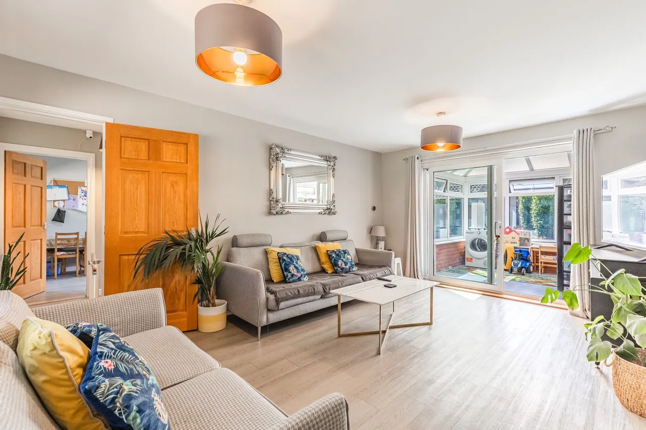 Beautifully Presented Three-Bedroom H, photo 6