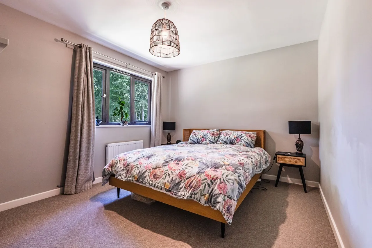 Beautifully Presented Three-Bedroom H, photo 11