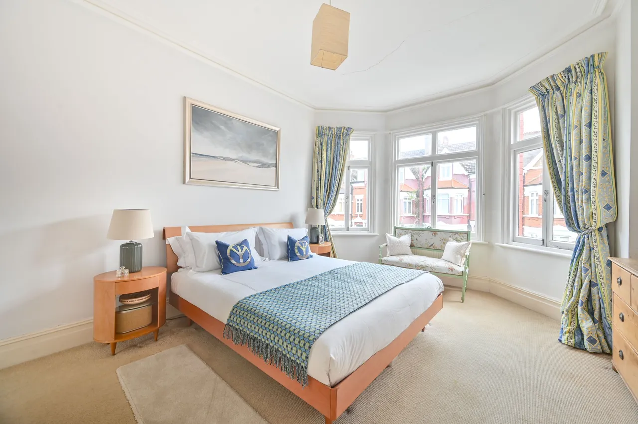 6 Hoveden Road, London, photo 5