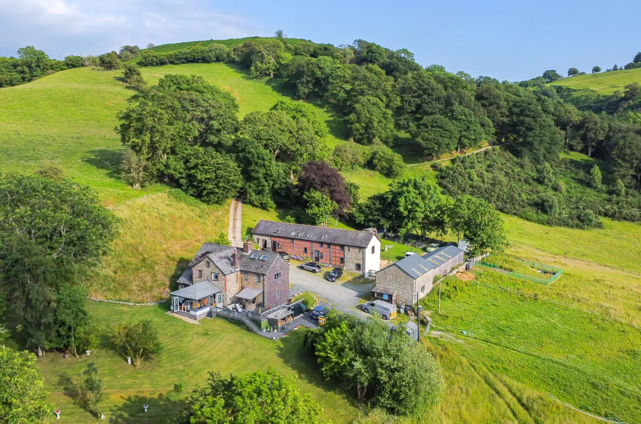 3 bed house for sale, Llanfyllin, Powys