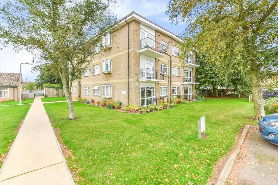 2 bed flat to rent, Johnson Road, Uppingham, LE15