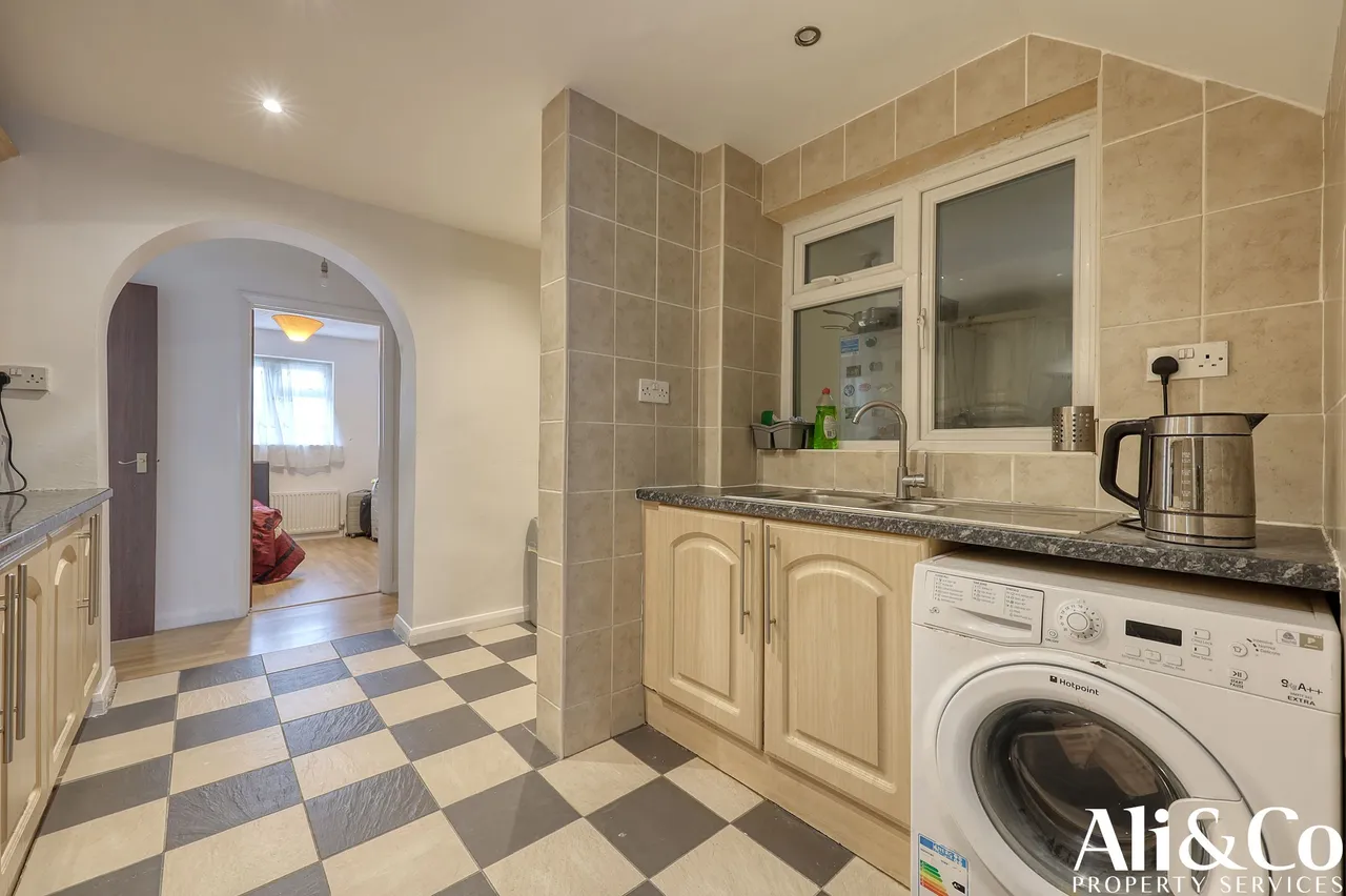 Sydney Road, Tilbury, Essex, RM18 7PB, photo 3