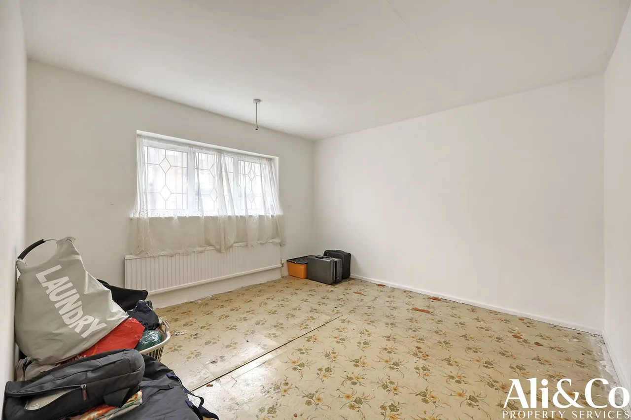 Sydney Road, Tilbury, Essex, RM18 7PB, photo 18