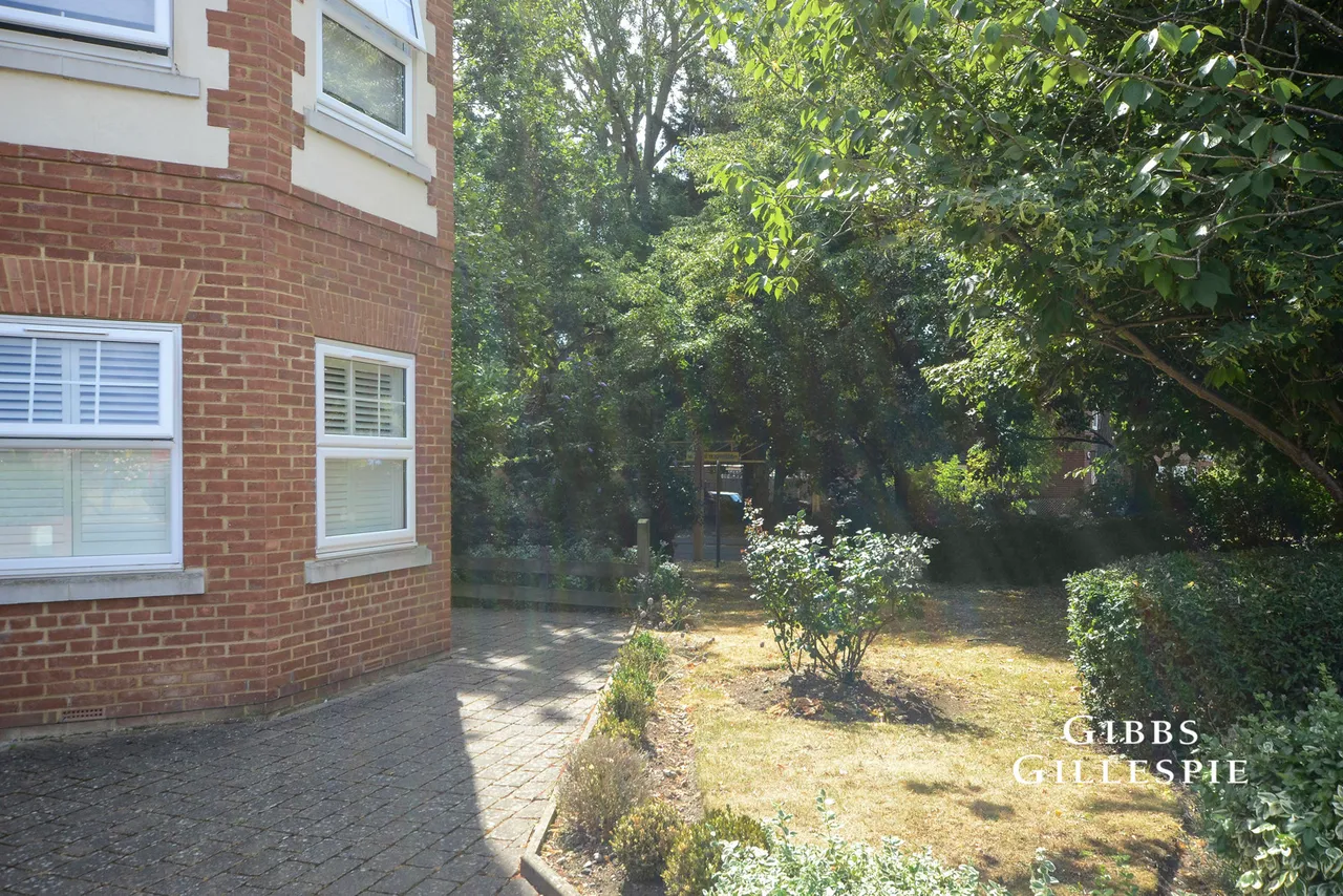 Avenue Road, Pinner Fees Apply, HA5, photo 18