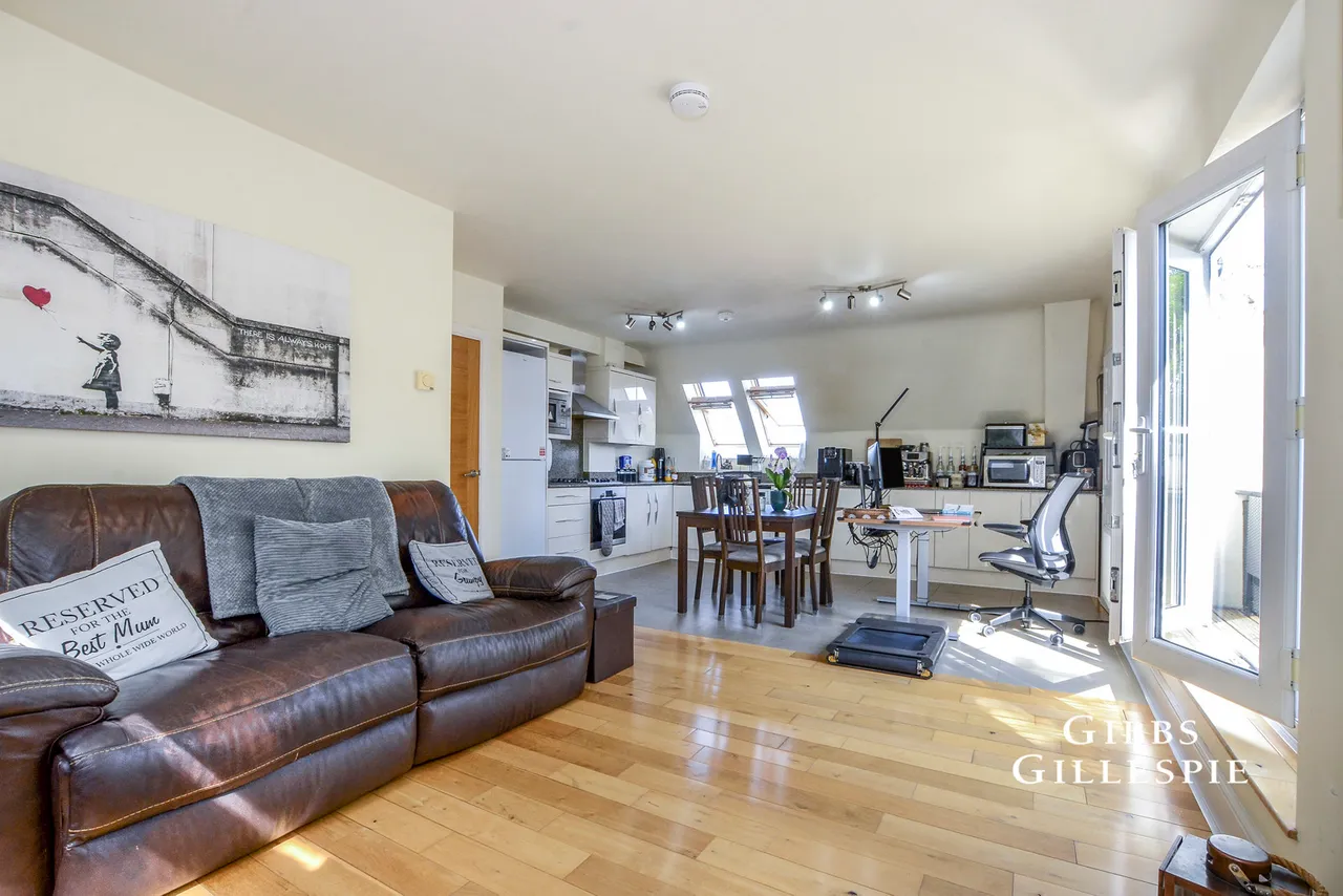 Avenue Road, Pinner Fees Apply, HA5, photo 2