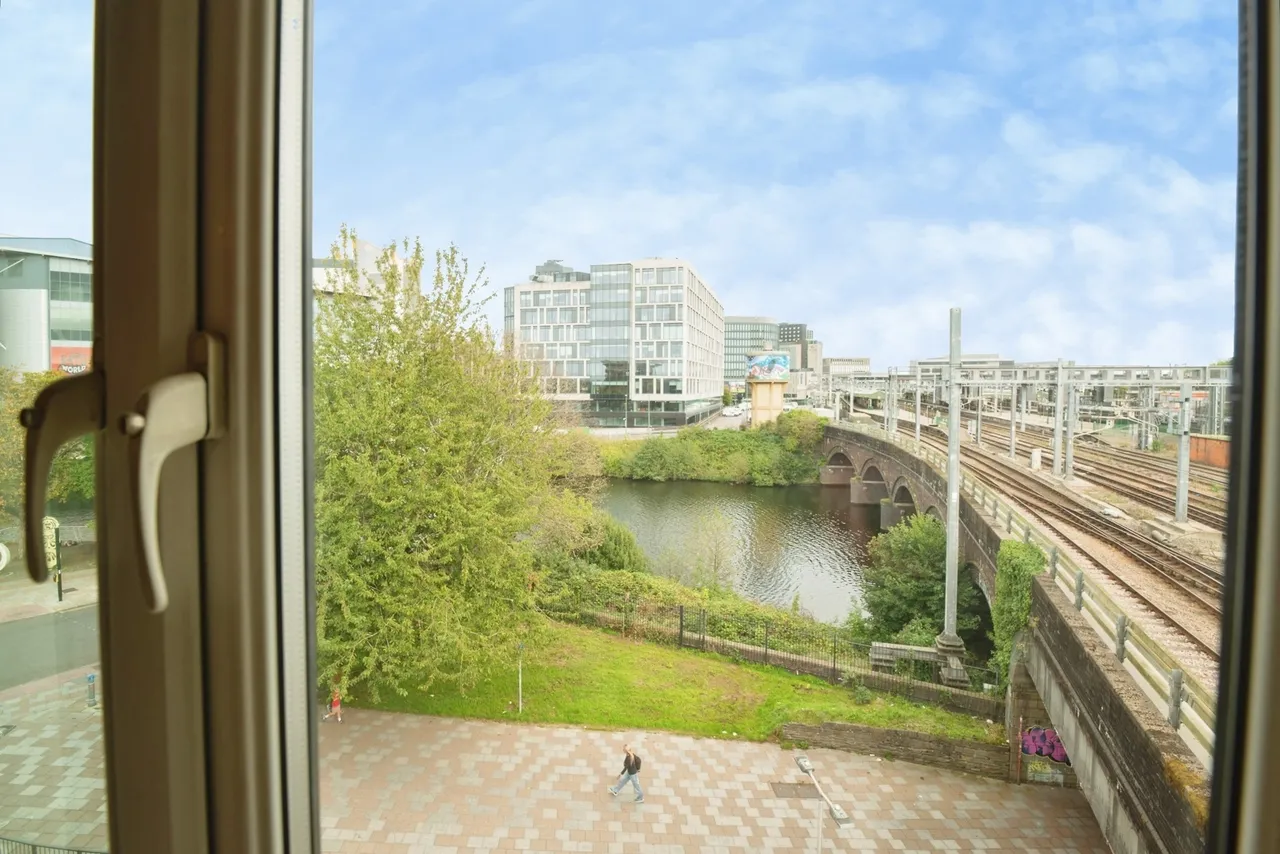 Taffs Mead Embankment, Cardiff, CF11, photo 6