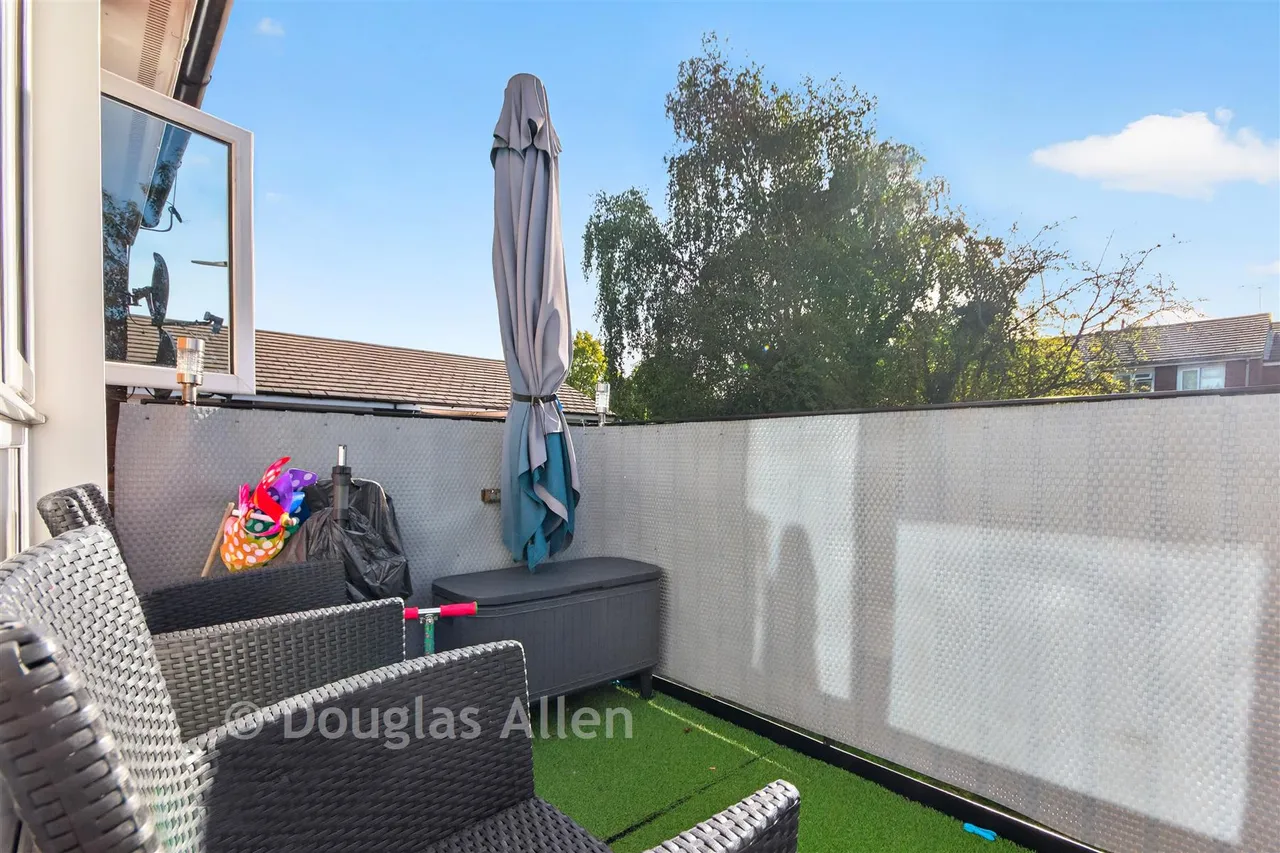 Hitchin Close, Romford, RM3, photo 12