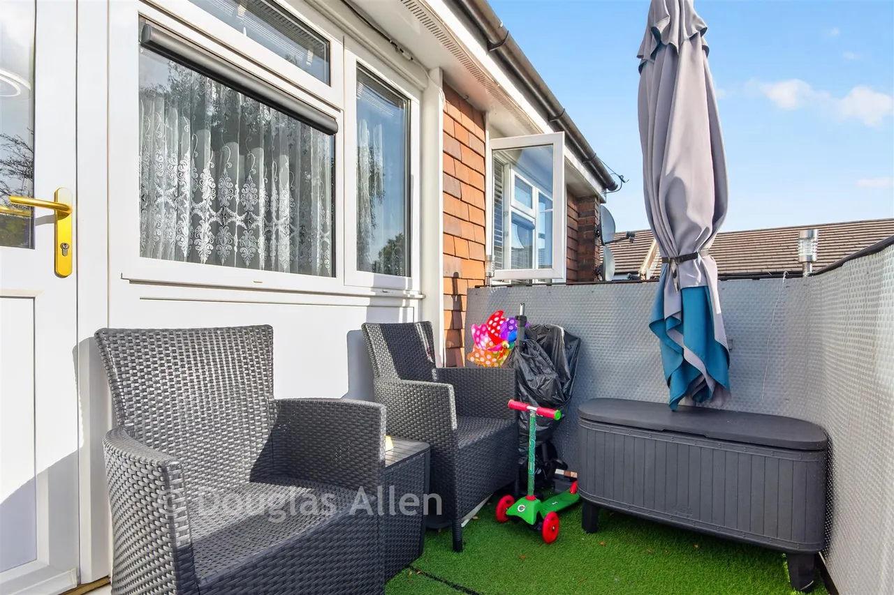 Hitchin Close, Romford, RM3, photo 4