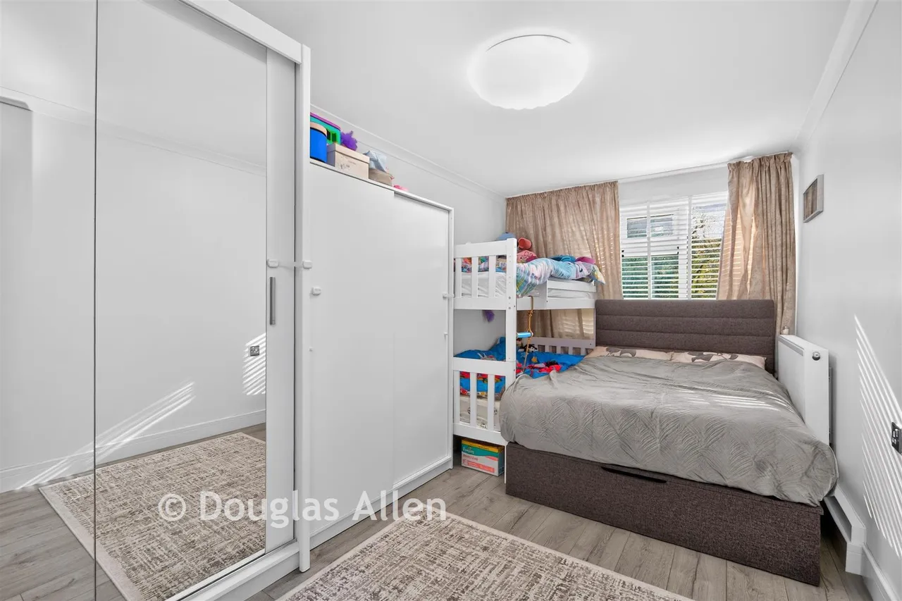 Hitchin Close, Romford, RM3, photo 5