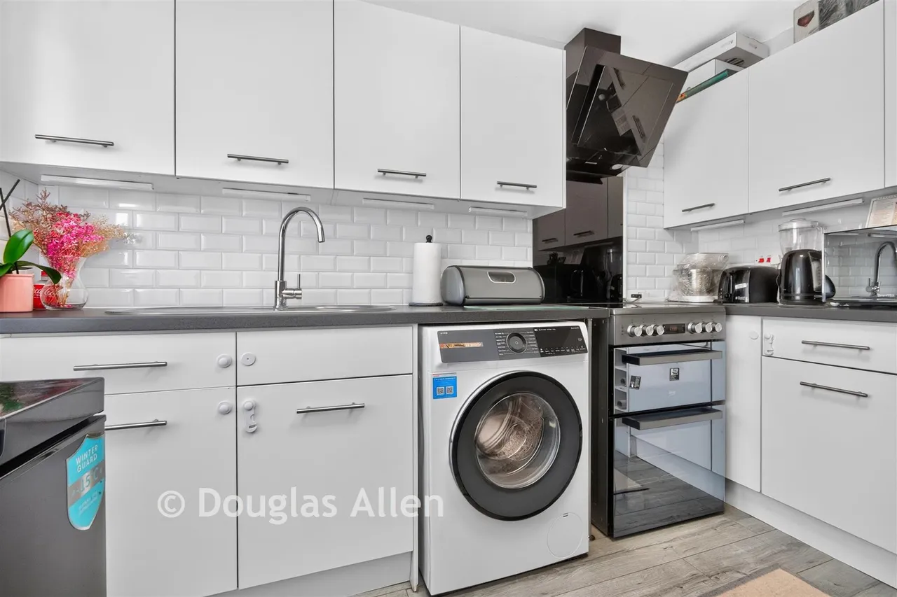 Hitchin Close, Romford, RM3, photo 6