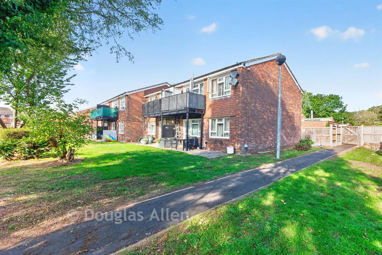 Hitchin Close, Romford, RM3, photo 13