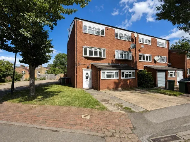 4 bed property to rent — Hawkins Close, Harrow
