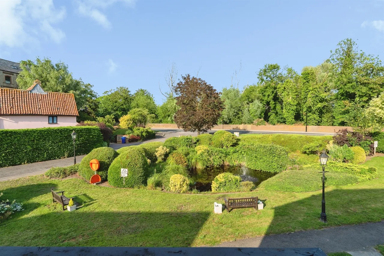Ship Gardens, Mildenhall, Bury St. Edmunds, photo 7