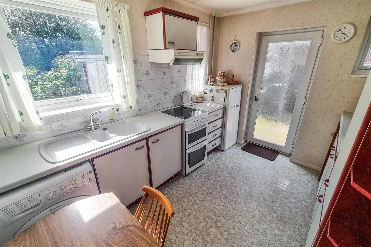 Warwick Road, Ash Vale, Guildford, Surrey, GU12 5PL, photo 3