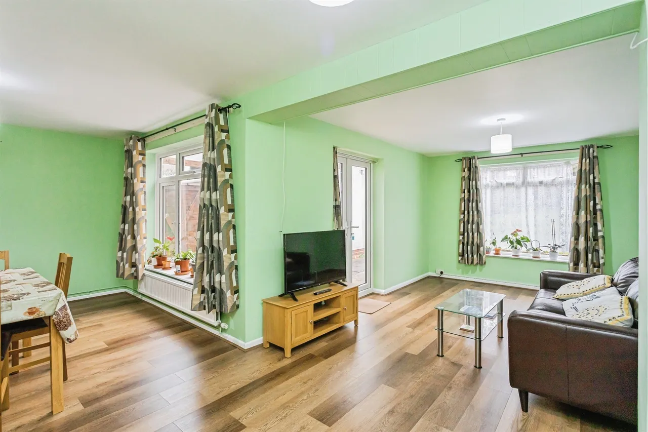 Sandrocks Way, Haywards Heath, RH16, photo 3