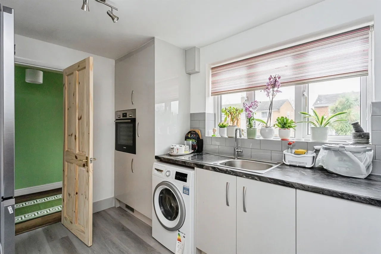 Sandrocks Way, Haywards Heath, RH16, photo 15