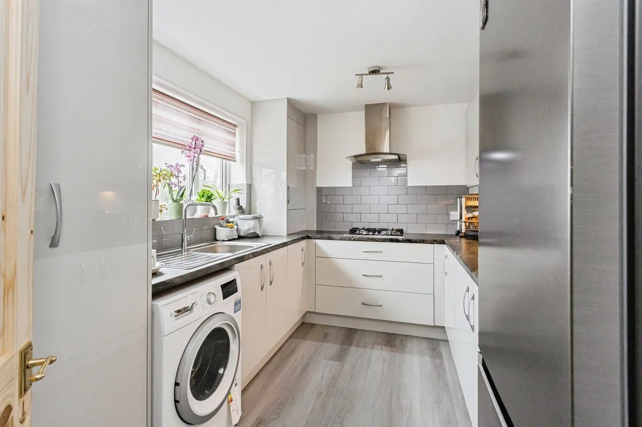 Sandrocks Way, Haywards Heath, RH16, photo 11