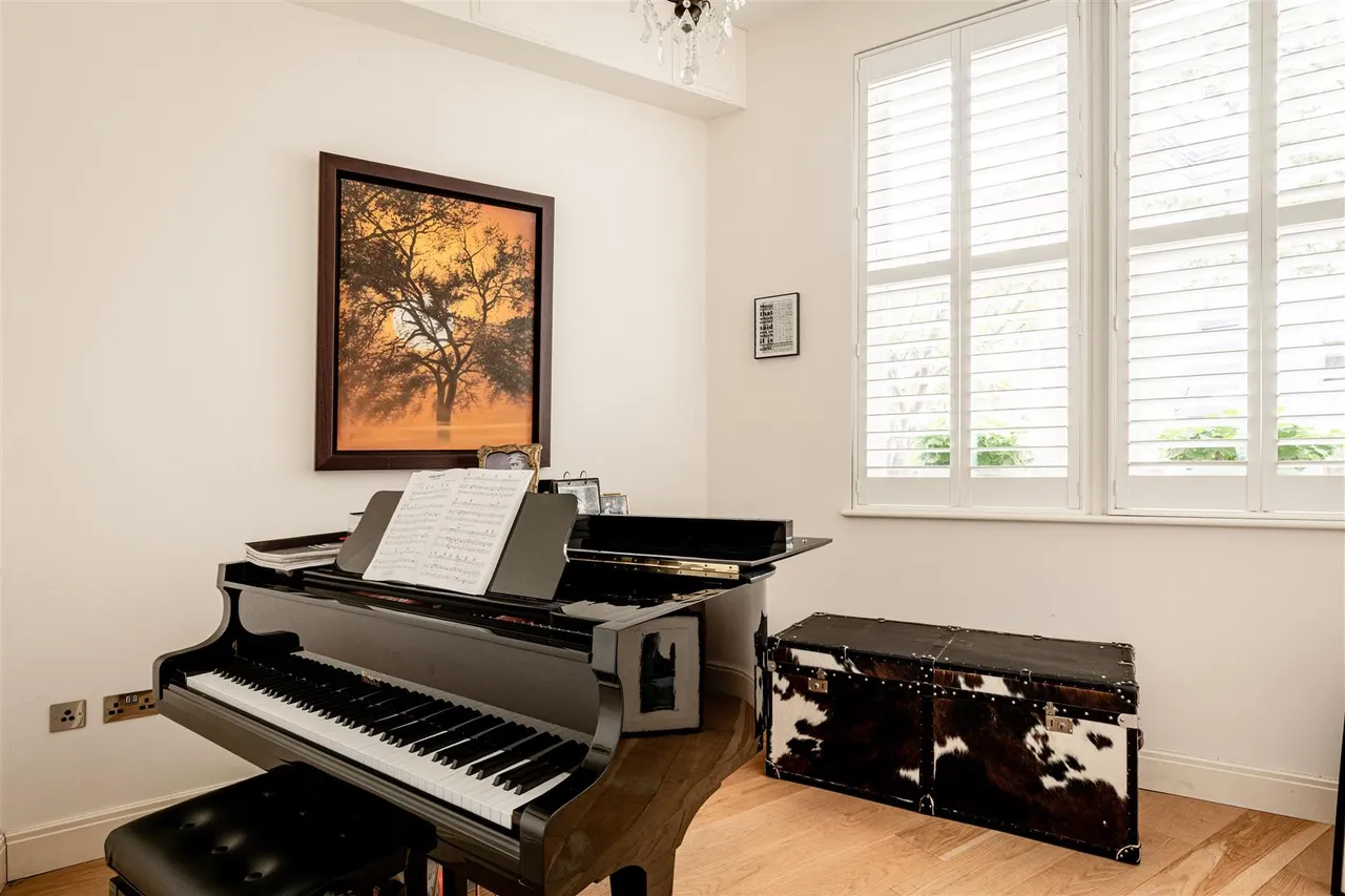 Gayford Road, London, W12, photo 13