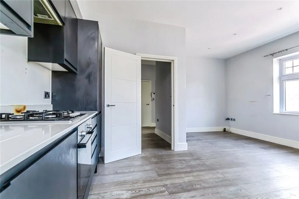 Woodcote Valley Road, Purley, CR8, photo 2