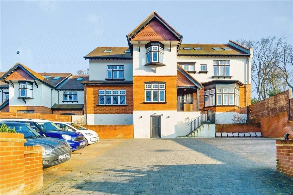 2 bed flat for sale — Woodcote Valley Road, Purley, CR8