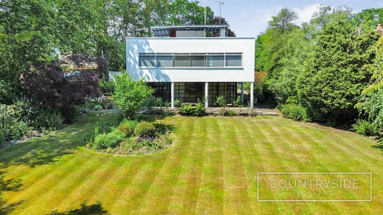 2 bed house for sale — Benfleet Road, Benfleet