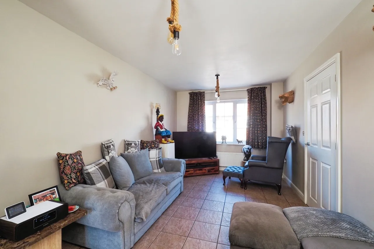 Ravenstone Court, Hucknall, Nottingham, Nottinghamshire, NG15, photo 3