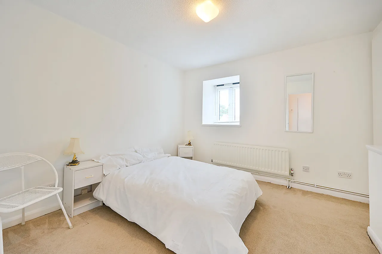 2 Partridge Road, Hampton, photo 6