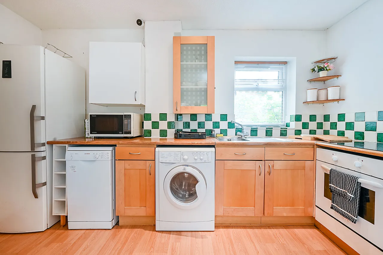 2 Partridge Road, Hampton, photo 8