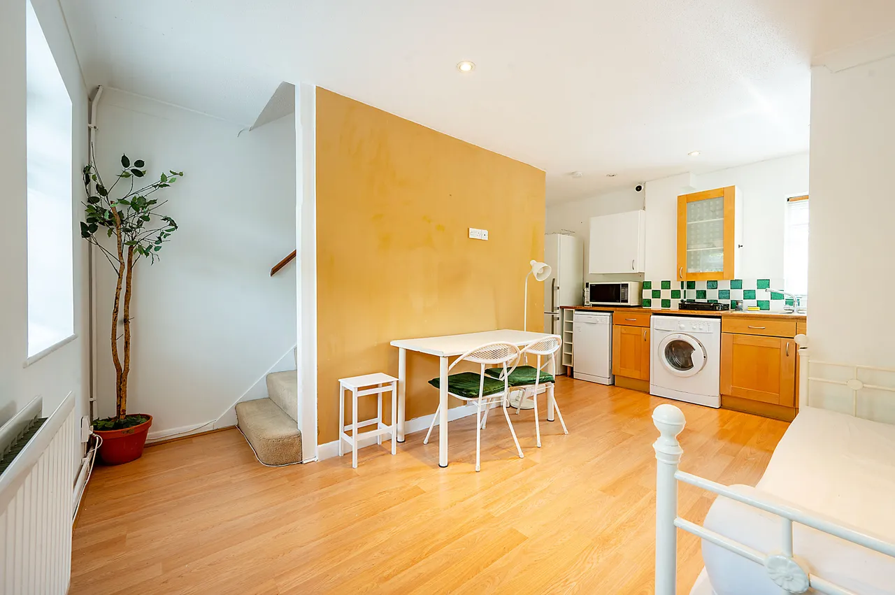 1 bed house to rent — 2 Partridge Road, Hampton