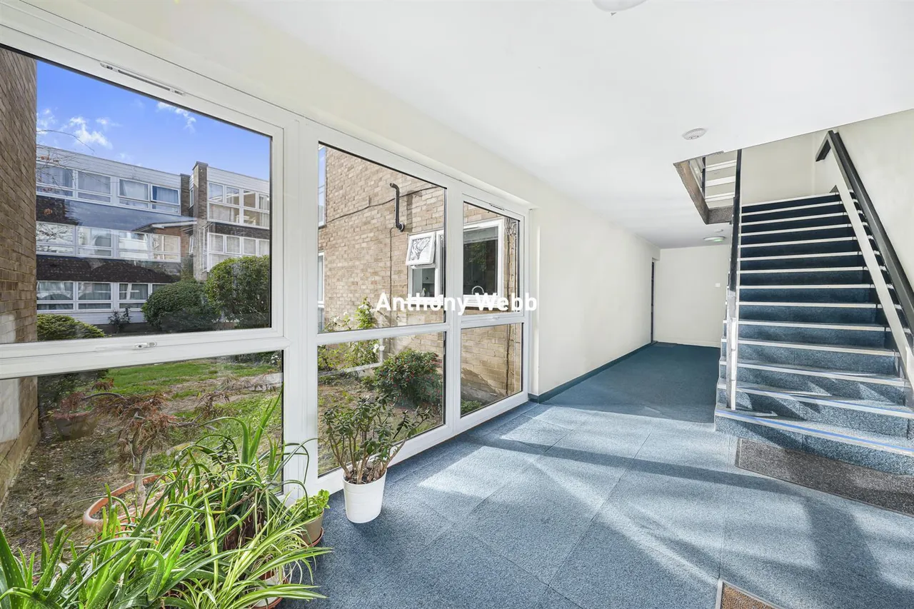Lucerne Close, Palmers Green, N13, photo 3