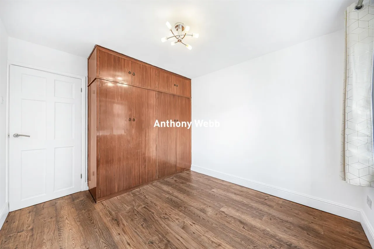 Lucerne Close, Palmers Green, N13, photo 13
