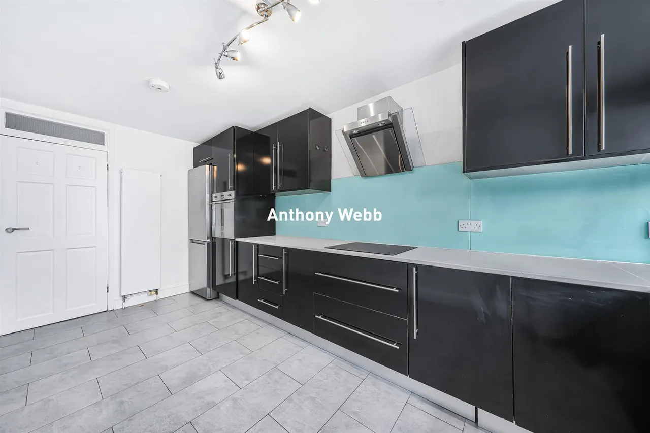 Lucerne Close, Palmers Green, N13, photo 8