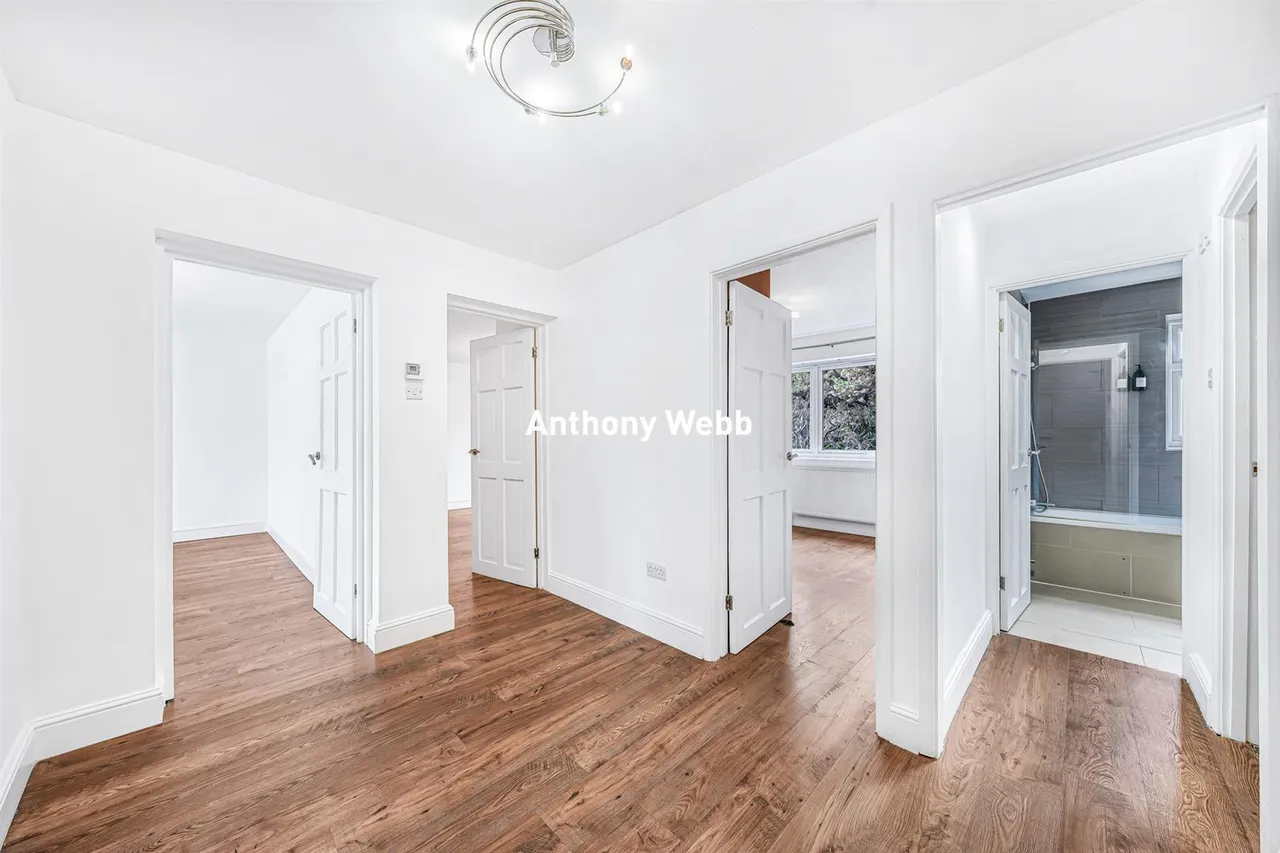 Lucerne Close, Palmers Green, N13, photo 5