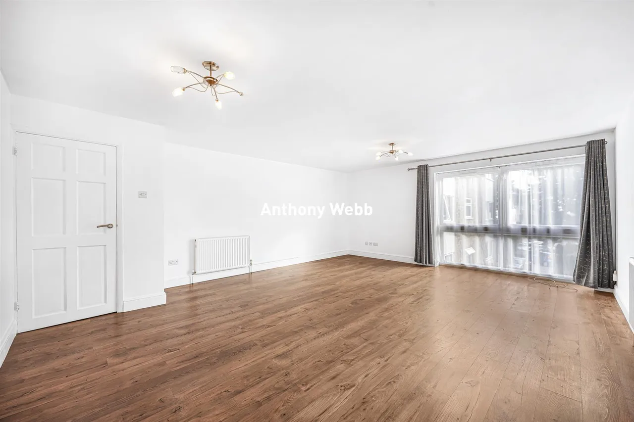 Lucerne Close, Palmers Green, N13, photo 6