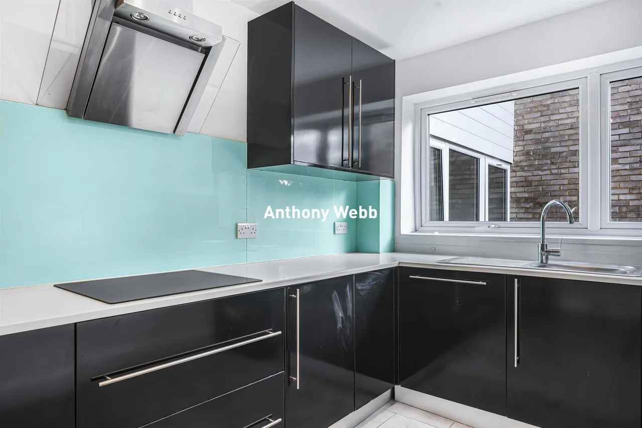 Lucerne Close, Palmers Green, N13, photo 9