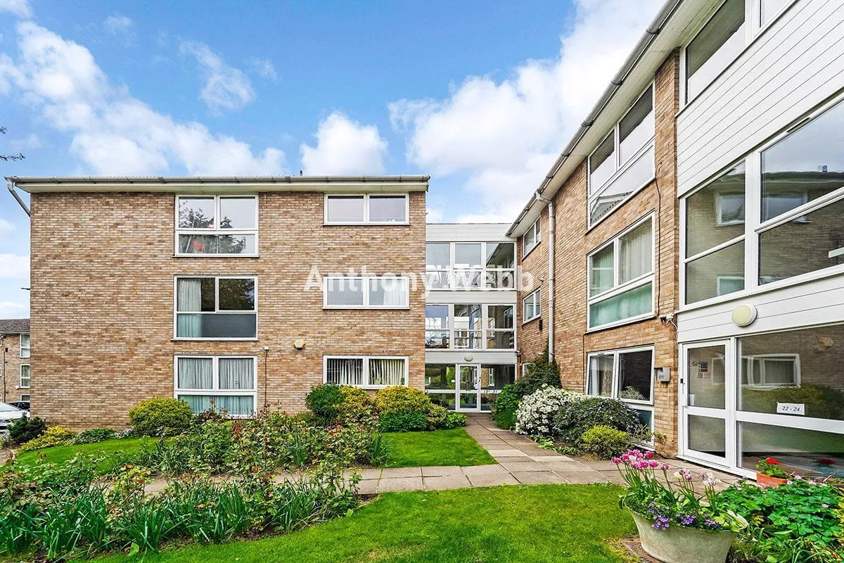 Lucerne Close, Palmers Green, N13, photo 19