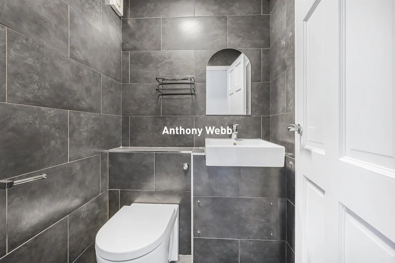 Lucerne Close, Palmers Green, N13, photo 15