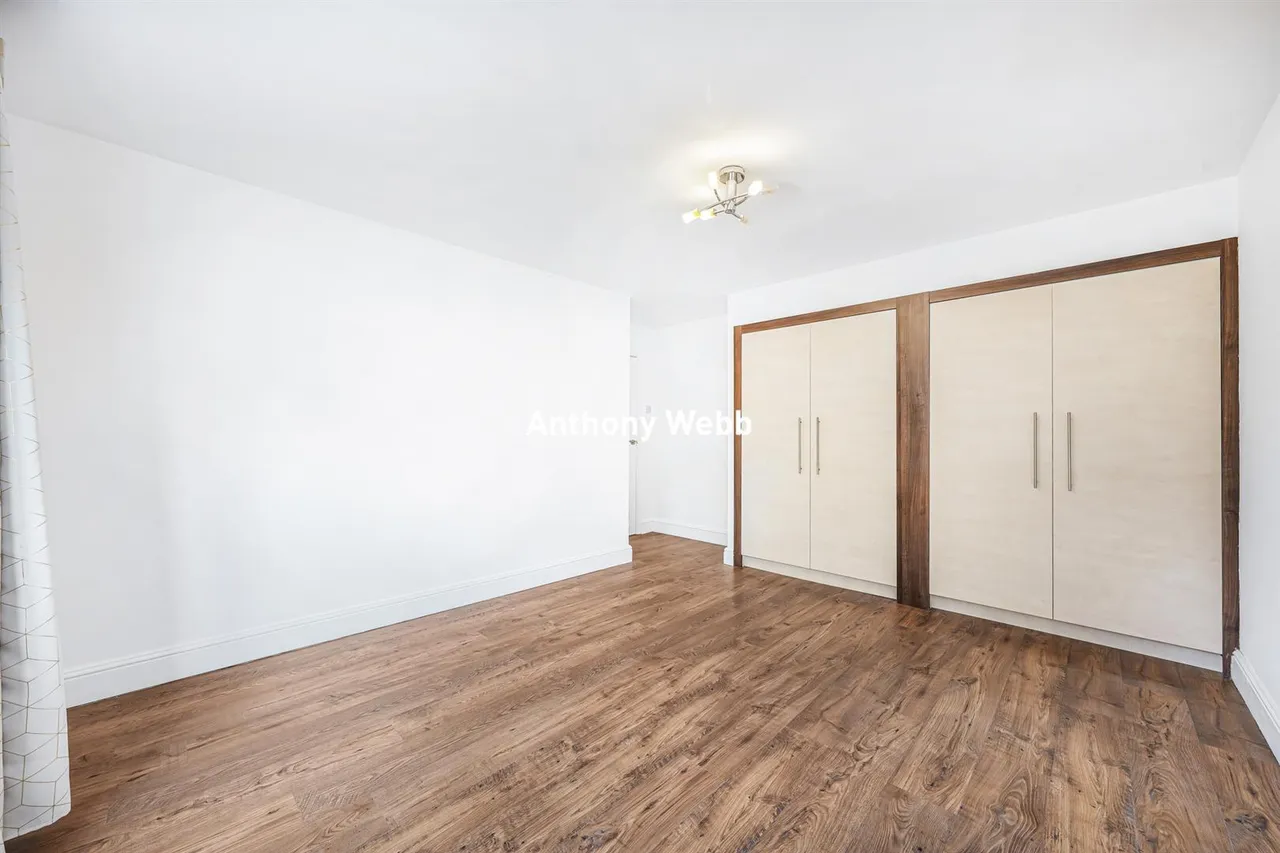 Lucerne Close, Palmers Green, N13, photo 11
