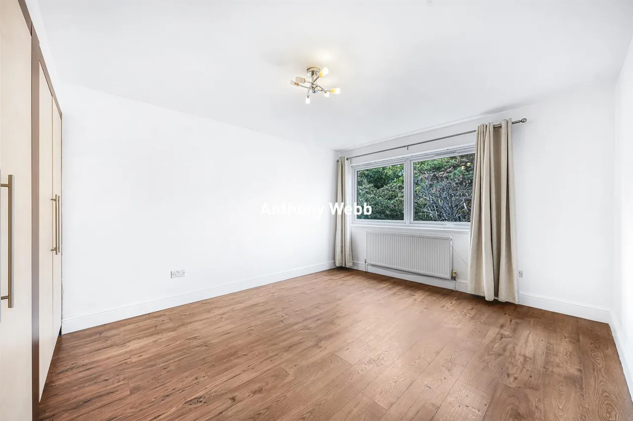 Lucerne Close, Palmers Green, N13, photo 10