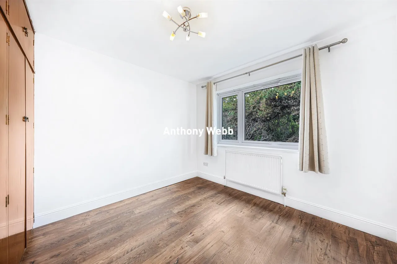 Lucerne Close, Palmers Green, N13, photo 12