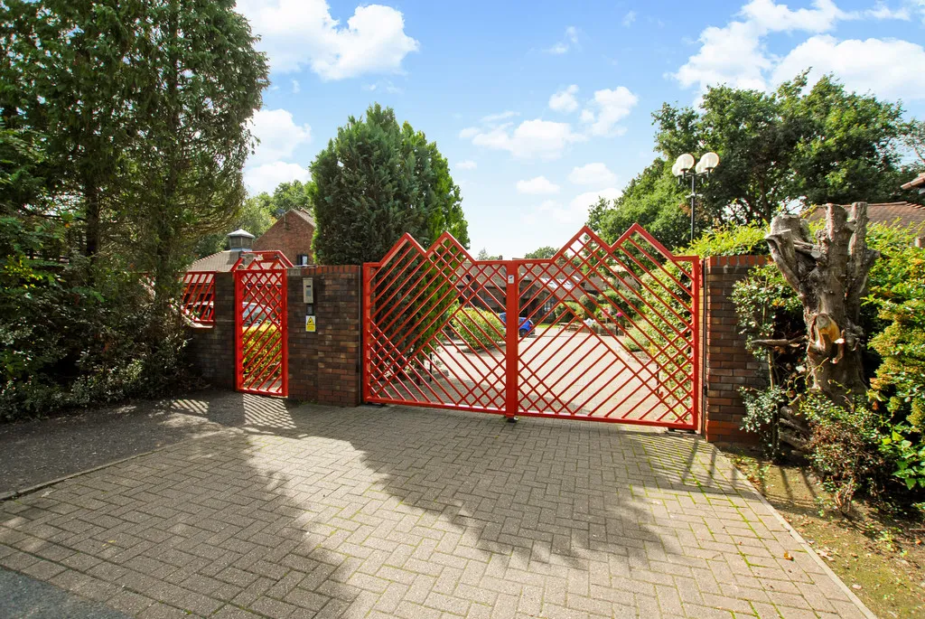 Robinwood Grove, Hillingdon, UB8, photo 28