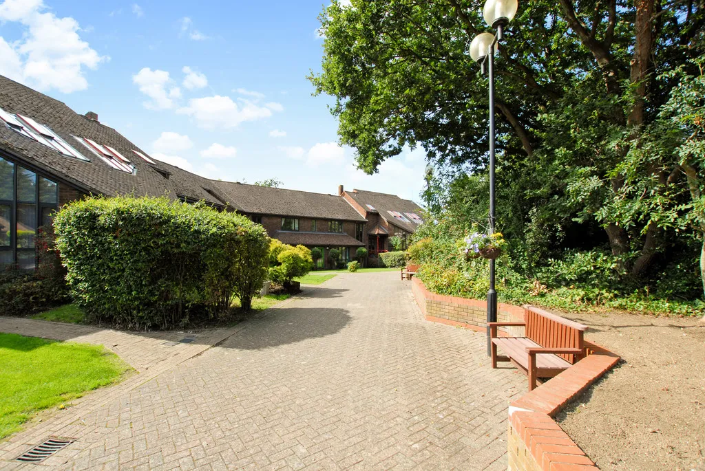 Robinwood Grove, Hillingdon, UB8, photo 21