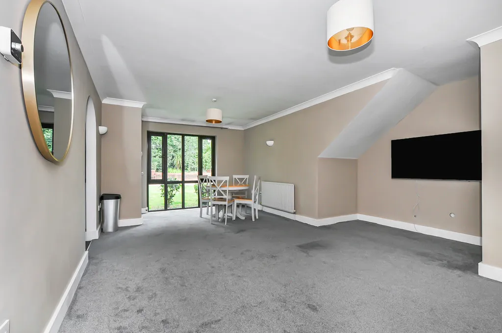 Robinwood Grove, Hillingdon, UB8, photo 2