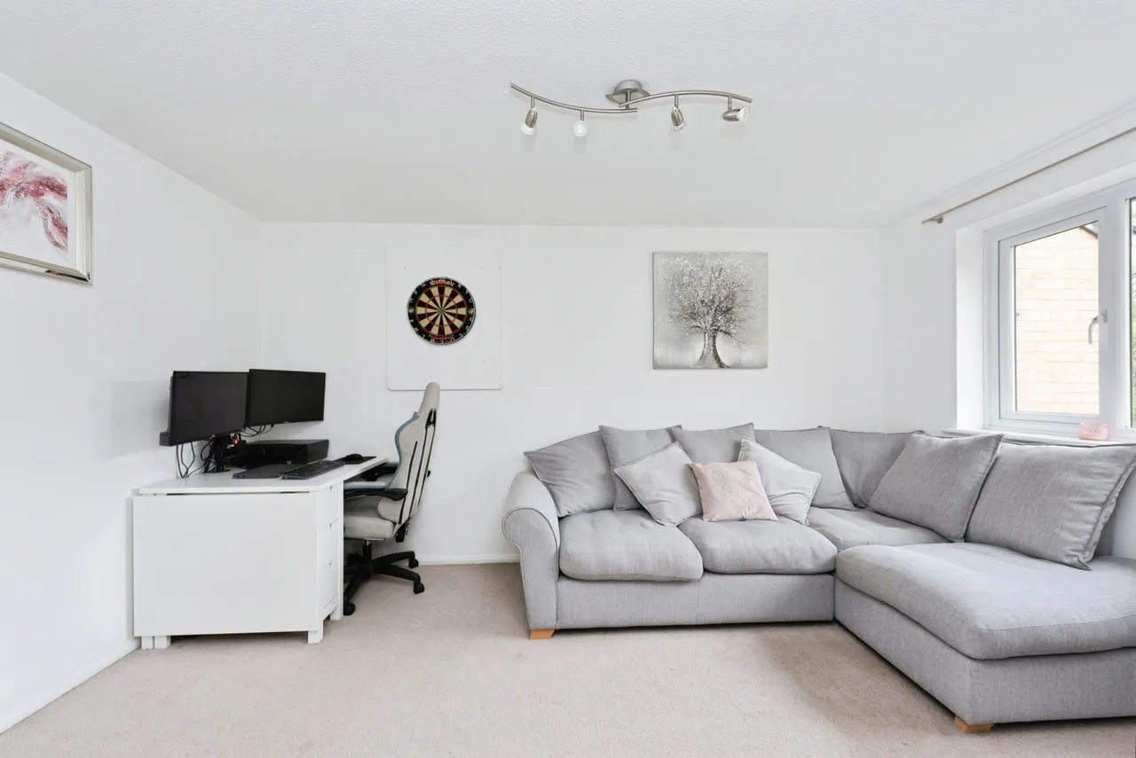 Percy Gardens, Worcester Park, KT4, photo 2