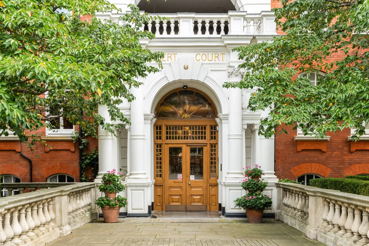 3 bed flat for sale — Prince Consort Road, London, SW7