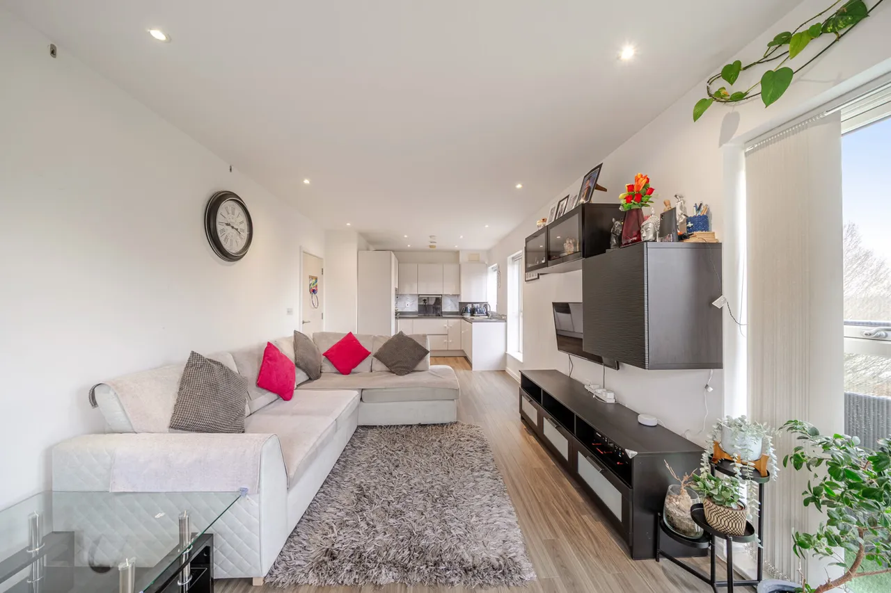 2 bed flat for sale, Oxhey Drive, Watford, WD19