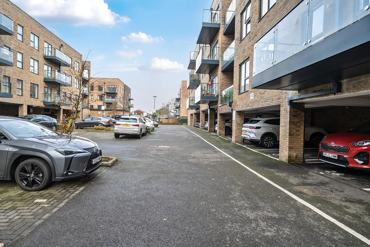 Oxhey Drive, Watford, WD19, photo 13